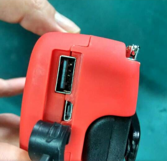 Solar Hand Crank USB Charging Radio Flashlight CoreWell