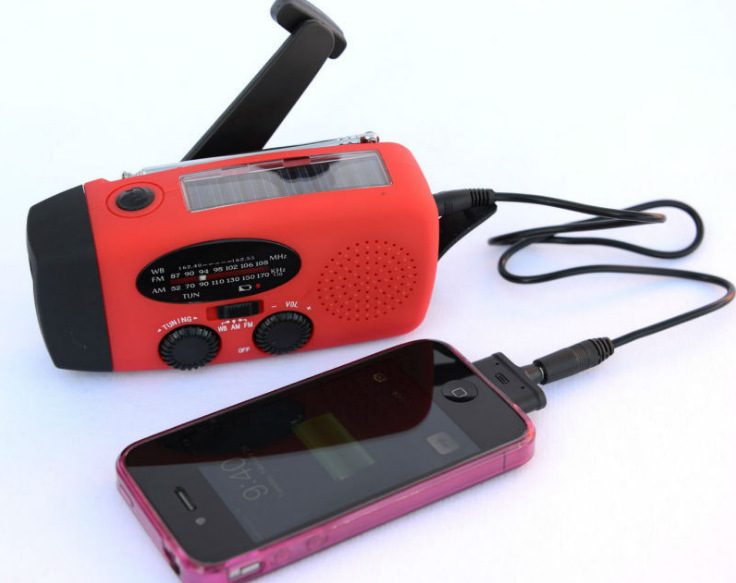 Solar Hand Crank USB Charging Radio Flashlight CoreWell